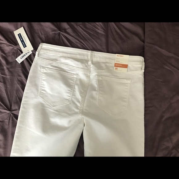 Old Navy Super Skinny Jeans in White - Picture 3 of 5